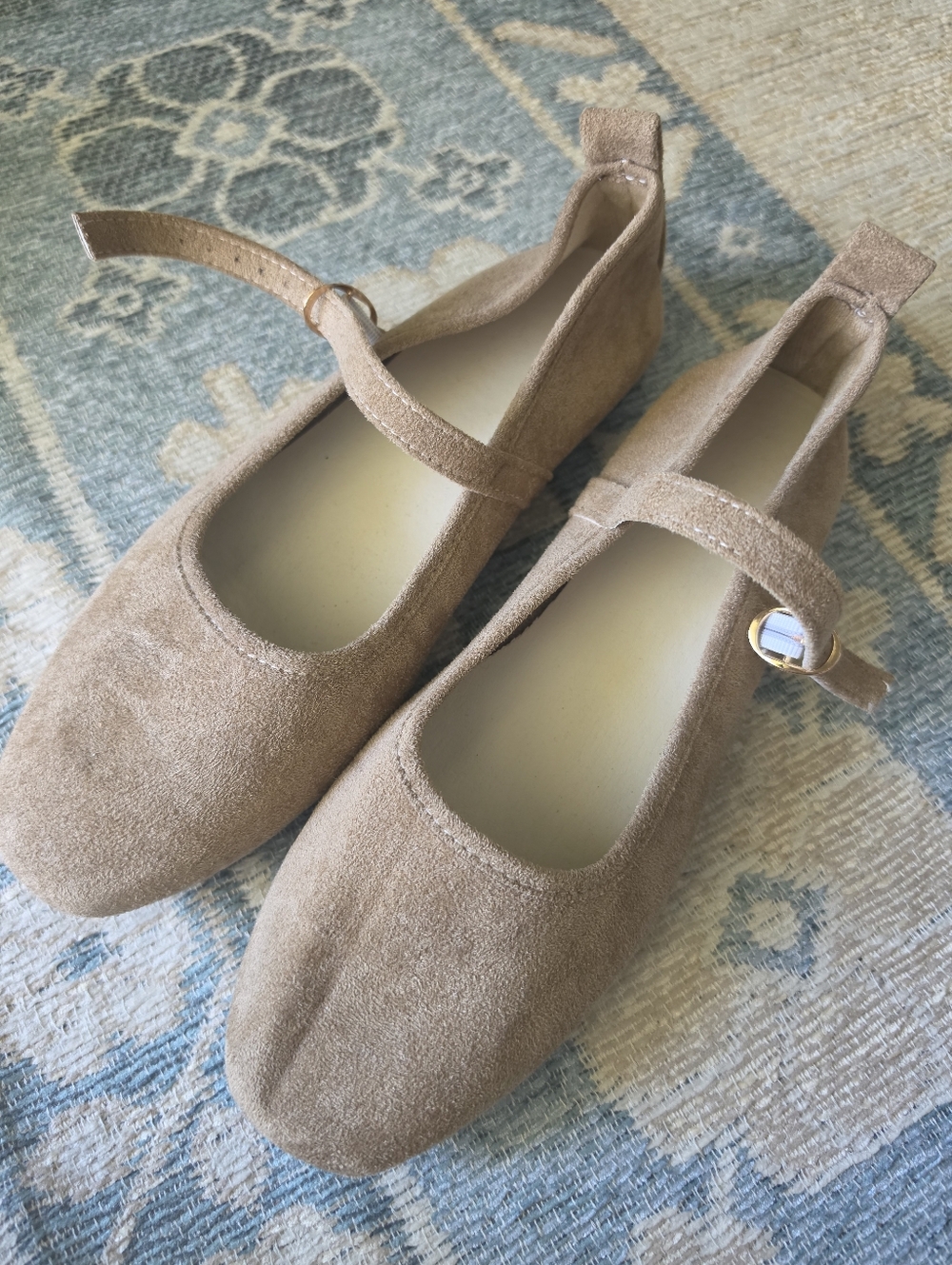 Flats - Picture 1 of 5